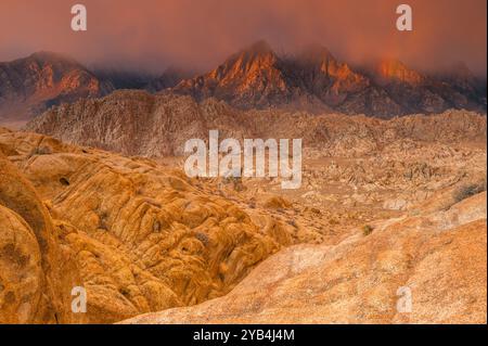 Sunrise, Alabama Hills, forêt nationale d'Inyo, Sierra orientale, Californie Banque D'Images