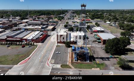 Vue aérienne de Parker Drilling Rig 114 au coin d'une rue à Elk City, Oklahoma Banque D'Images