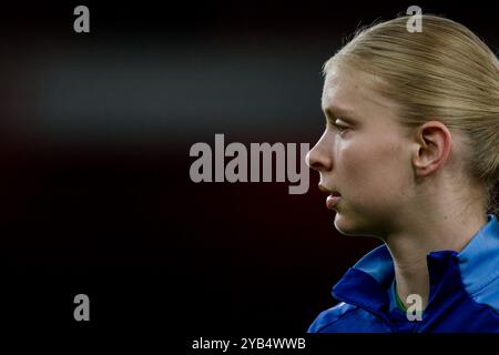 Londres, Royaume-Uni. 16 octobre 2024. Londres, Angleterre, 16 octobre 2024 : Thiril Erichsen (31 Valerenga) s'échauffe avant le match de la Ligue des champions féminine de l'UEFA entre Arsenal et Valerenga au Emirates Stadium de Londres, en Angleterre. (Pedro Porru/SPP) crédit : SPP Sport Press photo. /Alamy Live News Banque D'Images