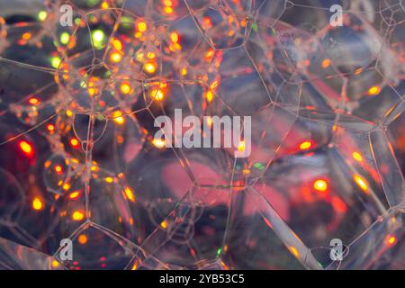 Cette macro photographie présente un fond abstrait avec un réseau de fibres ou filaments interconnectés. Banque D'Images