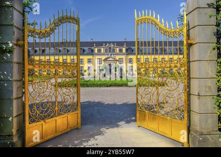 Golden Tor Tor avec bâtiment de galerie dans le Grand jardin, jardins Herrenhausen, Hanovre, basse-Saxe, Allemagne, Europe Banque D'Images