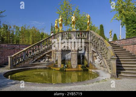 Sculptures dorées du jardin Théâtre dans le Grand jardin, jardins Herrenhausen, Hanovre, basse-Saxe, Allemagne, Europe Banque D'Images