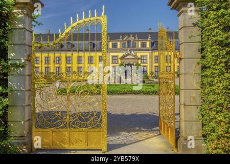 Golden Tor Tor avec bâtiment de galerie dans le Grand jardin, jardins Herrenhausen, Hanovre, basse-Saxe, Allemagne, Europe Banque D'Images