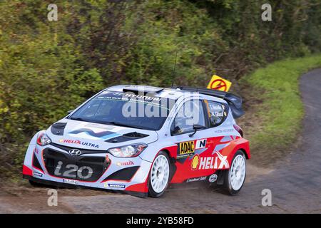 Thierry Neuville, de Belgique, et Nicolas Gilsoul, de Belgique, s’affrontent dans leur Hyundai Motorsport Hyundai i20 WRC lors du championnat de l’ADAC Rally Deut Banque D'Images