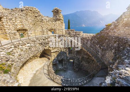 Riva del Garda, vue depuis le château en ruines il Bastione au lac de Garde, trente, Italie, Europe Banque D'Images