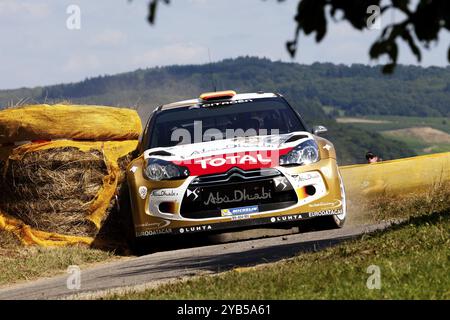 Trèves, Allemagne, le 25 août 2013, après la fin prématurée de Volkswagen Motorsport, ce sont Dani Sordo et Thierry Neuville qui livrent un combat un à un Banque D'Images