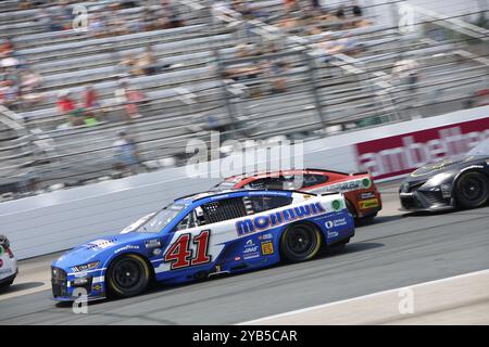 Ryan Preece (41), pilote de la Coupe NASCAR, court pour le crayon 301 au New Hampshire Motor Speedway à Loudon NH Banque D'Images