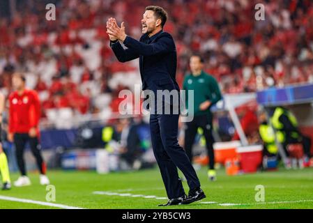 Lisbonne, Portugal. 02 octobre 2024. Diego Simeone (Atletico de Madrid) réagit lors du match de l'UEFA Champions League entre Benfica et Atletico de Madrid à l'Estadio do Sport Lisboa e Benfica. Score final ; Benfica 4:0 Atletico de Madrid. (Photo de Maciej Rogowski/SOPA images/Sipa USA) crédit : Sipa USA/Alamy Live News Banque D'Images