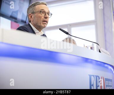 Le chef du Parti fédéral Herbert Kickl (FPÖ) le mercredi 16 octobre 2024, lors d'une conférence de presse ¿bilan de la conversation avec Karl Nehammer¿ à Vienne, Autriche. - 20241016 PD3317 crédit : APA-PictureDesk/Alamy Live News Banque D'Images