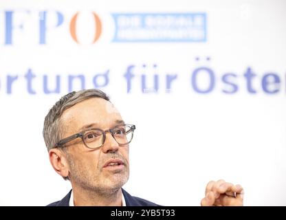 Le chef du Parti fédéral Herbert Kickl (FPÖ) le mercredi 16 octobre 2024, lors d'une conférence de presse ¿bilan de la conversation avec Karl Nehammer¿ à Vienne, Autriche. - 20241016 PD3349 crédit : APA-PictureDesk/Alamy Live News Banque D'Images