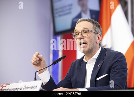 Le chef du Parti fédéral Herbert Kickl (FPÖ) le mercredi 16 octobre 2024, lors d'une conférence de presse ¿bilan de la conversation avec Karl Nehammer¿ à Vienne, Autriche. - 20241016 PD3334 crédit : APA-PictureDesk/Alamy Live News Banque D'Images