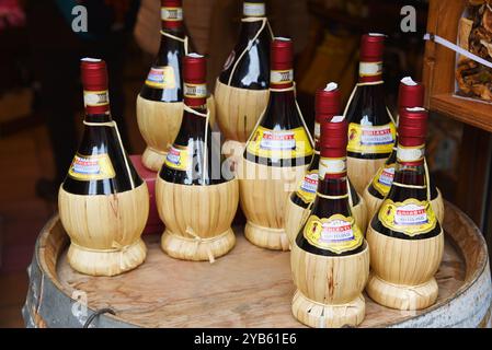 San Gimignano, 17 septembre 2024. La cuisine et le vin italiens sont exposés dans les différents magasins de San Gimignano, Toscane. Photo de haute qualité Banque D'Images