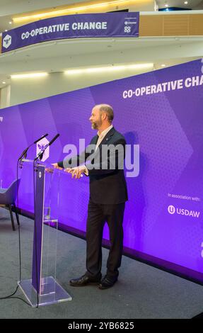 Événement de changement de partie coopérative. Jonathan Reynolds, député, secrétaire d'État aux entreprises et au commerce, s'exprimant lors de l'événement d'une journée à Manchester. Banque D'Images