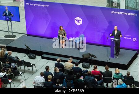 Événement de changement de partie coopérative. Jonathan Reynolds, député, secrétaire d'État aux entreprises et au commerce, s'exprimant lors de l'événement d'une journée à Manchester. Banque D'Images