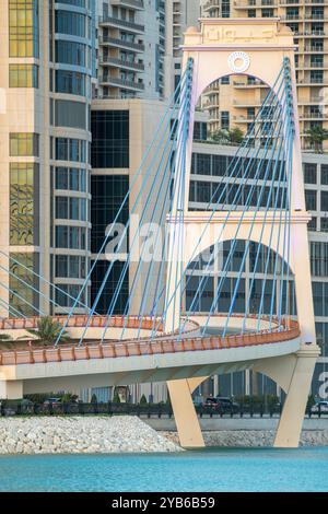 Pont Gewan à l'entrée du quartier résidentiel Pearl Qatar Banque D'Images