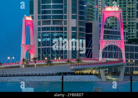 Pont Gewan à l'entrée du quartier résidentiel Pearl Qatar Banque D'Images