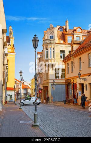 Vilnius, Lituanie - 17 juin 2015 : Portes de l'aube est une rue dans la partie historique de la vieille ville de Klaipeda. La Lituanie. Banque D'Images