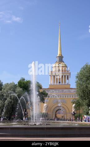 Saint-Pétersbourg, région de Leningrad, Russie - 4 juillet 2015 : Amirauté. Le complexe de bâtiments sur la 2ème île de l'Amirauté, situé sur les rives de t Banque D'Images