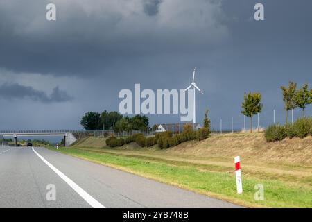 Pologne - 17 septembre 2022 - L'autoroute A1 (autoroute ambre), une autoroute nord-sud en Pologne, de Gdansk sur la mer Baltique à la borde polono-tchèque Banque D'Images