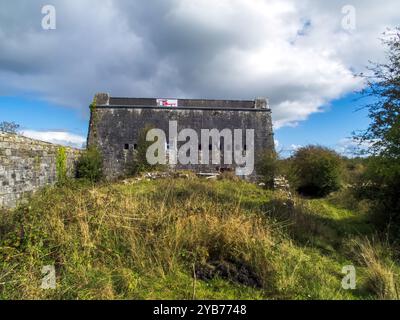 Les fortifications de Shannonbridge sont situées à Shannonbridge, dans le comté de Roscommon. Les fortifications de Shannonbridge se trouvent sur les rives de la rivière Shanno Banque D'Images