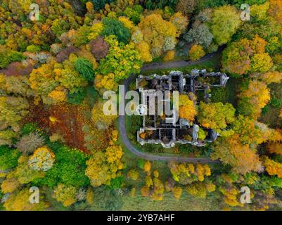 Pitlochry, Écosse, Royaume-Uni. 17 octobre 2024. Ruines de Dunalastair House près du pont de Tummel dans le Perthshire entouré d'arbres aux couleurs d'automne. Iain Masterton/ Alamy Live News Banque D'Images