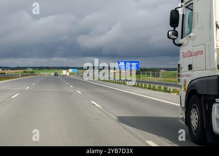 A1, Pologne - 17 septembre 2022 - L'autoroute A1 (autoroute ambre), une autoroute nord-sud en Pologne Banque D'Images