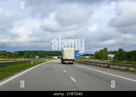 A1, Pologne - 17 septembre 2022 - L'autoroute A1 (autoroute ambre), une autoroute nord-sud en Pologne Banque D'Images