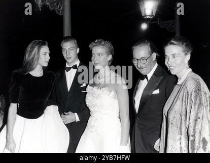 1987 Monza Archivio Storico Olycom/LaPresse Claudia d'Orléans (Larache, 11 dicembre 1943) è una principessa francese, duchessa d'Aosta dal 1964 al 1982 come moglie del duca Amedeo. Nella Foto : da destra Claudia d'Orléans ex moglie di Amedeo di Savoia-Aosta, Arnaldo Cagnina, Mafalda, Aimone di Savoia e Bianca Savoia d'Aosta sur la photo : de la droite Claudia d'Orléans ex-épouse d'Amedeo di Savoia-Aosta, Arnaldo Cagnina, Mafalda, Aimone di Savoia et Bianca Savoia d'Aosta Alamsta presse en direct Banque D'Images