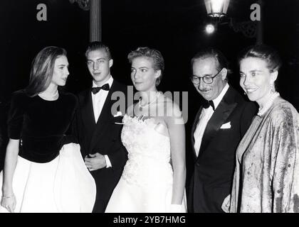 1987 Monza Archivio Storico Olycom/LaPresse Claudia d'Orléans (Larache, 11 dicembre 1943) è una principessa francese, duchessa d'Aosta dal 1964 al 1982 come moglie del duca Amedeo. Nella Foto : da destra Claudia d'Orléans ex moglie di Amedeo di Savoia-Aosta, Arnaldo Cagnina, Mafalda, Aimone di Savoia e Bianca Savoia d'Aosta sur la photo : de la droite Claudia d'Orléans ex-épouse d'Amedeo di Savoia-Aosta, Arnaldo Cagnina, Mafalda, Aimone di Savoia et Bianca Savoia d'Aosta Alamsta presse en direct Banque D'Images