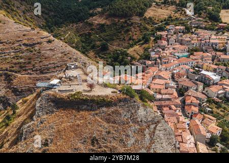 L'ancien village de Sasso di Castalda dans la région de Basilicate, Italie Banque D'Images