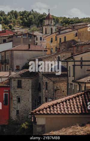 L'ancien village de Sasso di Castalda dans la région de Basilicate, Italie Banque D'Images