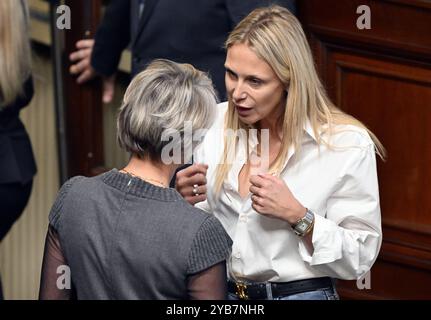 Bruxelles, Belgique. 17 octobre 2024. Julie Taton de M. photographiée lors d'une session plénière de la Chambre au Parlement fédéral à Bruxelles, le jeudi 17 octobre 2024. BELGA PHOTO ERIC LALMAND crédit : Belga News Agency/Alamy Live News Banque D'Images