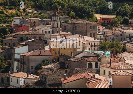 L'ancien village de Sasso di Castalda dans la région de Basilicate, Italie Banque D'Images