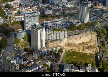 Luftbild, Campus Essen, Baustelle Abriss Ypsilon-Haus der RWE Zentrale Essen an der Huyssenallee, geplanter Neubau für Bürocampus, EON Hochhaus und Postbank Hochhaus, DB Schenker, Südviertel, Essen, Ruhrgebiet, Nordrhein-Westfalen, Deutschland ACHTUNGxMINDESTHONORARx60xEURO *** vue aérienne, Campus Essen, chantier démolition Ypsilon Maison du siège social de RWE Essen à Huyssenallee, nouveau bâtiment prévu pour le campus de bureaux, EON de grande hauteur et Postbank de grande hauteur, DB Schenker, Südviertel, Essen, Ruhr, Rhénanie du Nord-Westphalie, Allemagne ATTENTIONxMINDESTHONORARx60xEURO Banque D'Images