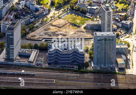 Luftbild, Campus Essen, Baustelle Abriss Ypsilon-Haus der RWE Zentrale Essen an der Huyssenallee, geplanter Neubau für Bürocampus, EON Hochhaus und Postbank Hochhaus, DB Schenker, Südviertel, Essen, Ruhrgebiet, Nordrhein-Westfalen, Deutschland ACHTUNGxMINDESTHONORARx60xEURO *** vue aérienne, Campus Essen, chantier démolition Ypsilon Maison du siège social de RWE Essen à Huyssenallee, nouveau bâtiment prévu pour le campus de bureaux, EON de grande hauteur et Postbank de grande hauteur, DB Schenker, Südviertel, Essen, Ruhr, Rhénanie du Nord-Westphalie, Allemagne ATTENTIONxMINDESTHONORARx60xEURO Banque D'Images