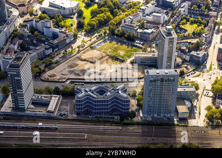 Luftbild, Campus Essen, Baustelle Abriss Ypsilon-Haus der RWE Zentrale Essen an der Huyssenallee, geplanter Neubau für Bürocampus, EON Hochhaus und Postbank Hochhaus, DB Schenker, Südviertel, Essen, Ruhrgebiet, Nordrhein-Westfalen, Deutschland ACHTUNGxMINDESTHONORARx60xEURO *** vue aérienne, Campus Essen, chantier démolition Ypsilon Maison du siège social de RWE Essen à Huyssenallee, nouveau bâtiment prévu pour le campus de bureaux, EON de grande hauteur et Postbank de grande hauteur, DB Schenker, Südviertel, Essen, Ruhr, Rhénanie du Nord-Westphalie, Allemagne ATTENTIONxMINDESTHONORARx60xEURO Banque D'Images