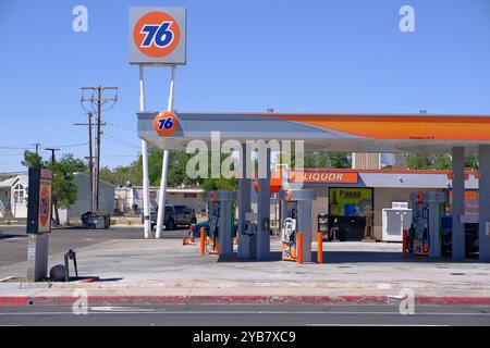 Barstow, Californie, USA-12 juin 2024 : 76 station-service avec logo de marque Banque D'Images