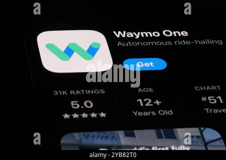 Shanghai, Chine-24 juillet 2024 : icône d'application de service autonome de ride-hailing Waymo One et logo de marque de l'entreprise Banque D'Images