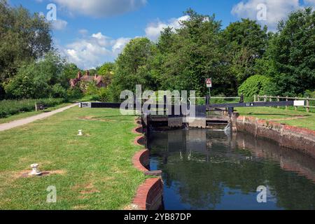 Royaume-Uni, Angleterre, Berkshire, Theale, écluse de Sheffield sur le canal Kennet et Avon Banque D'Images