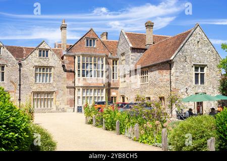 Musée de Salisbury et café de jardin à l'ouest marcher la Cathédrale proche Salisbury Wiltshire Angleterre UK GB Europe Banque D'Images