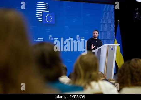 Bruxelles, Belgique. 17 octobre 2024. Le président ukrainien Volodymyr Zelenskyy prononce un discours décrivant le Plan de victoire aux dirigeants européens participant au sommet du Conseil européen de deux jours, le 17 octobre 2024 à Bruxelles, en Belgique. Crédit : Présidence ukrainienne/Bureau de presse présidentiel ukrainien/Alamy Live News Banque D'Images