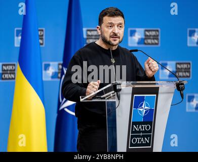 BRUXELLES - le président ukrainien Volodymyr Zelensky lors d'une conférence de presse avec le secrétaire général de l'OTAN Mark Rutte au siège de l'OTAN. ANP REMKO DE WAAL pays-bas Out - belgique Out Banque D'Images