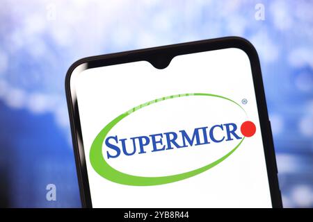 17 octobre 2024, Portugal. Dans cette illustration photo, le logo Super Micro Computer, Inc (Supermicro) est affiché sur l'écran d'un smartphone Banque D'Images