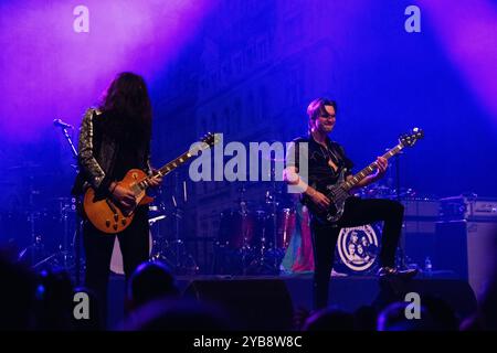 Le groupe britannique de glam rock The Struts se produit en concert à Berlin au Huxleys Neue Welt pour le Grand Union Tour Banque D'Images