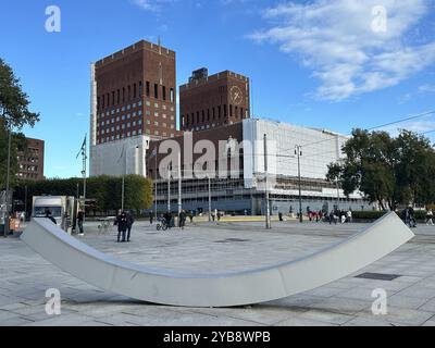 Oslo, Norvège. 11 octobre 2024. Hôtel de ville d'Oslo (Oslo rådhus). Le prix Nobel de la paix y est décerné chaque année le 10 décembre. Crédit : Steffen Trumpf/dpa/Alamy Live News Banque D'Images