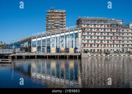 La zone industrielle dans le port intérieur de Norrköping est en cours de réaménagement dans un environnement avec un mélange de logements modernes. Banque D'Images