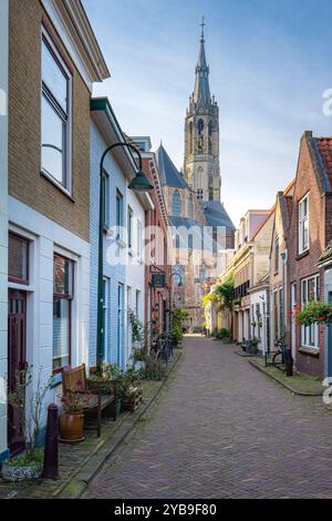 Delft, pays-Bas 15 octobre 2024. Les belles rues historiques de Delft, avec la Nouvelle église. Banque D'Images