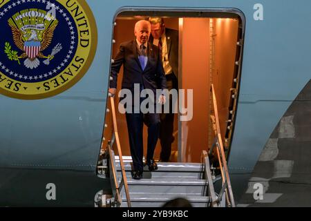 GER, Berlin, Ankunft des amerikanischen Praesidenten, Joseph R. Biden Jr., auf dem Flughafen Berlin-Brandenburg, militaerischer Teil, 17.10.2024, *** GER, Berlin, arrivée du président américain, Joseph R. Biden Jr, à l'aéroport de Berlin Brandenburg, partie militaire, 17 10 2024, Copyright : HMBxMedia/UwexKoch Banque D'Images