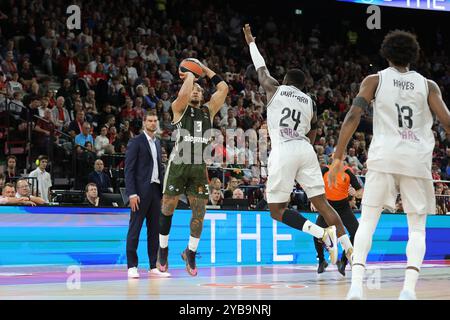 Carsen Edwards (FC Bayern Basketball, #3) punktet. GER, FC Bayern Basketball v. Paris Basketball, Basketball, Euroleague, saison 2024/2025, 17.10.2024, Foto : Eibner-Pressefoto/Marcel Engelbrecht Banque D'Images