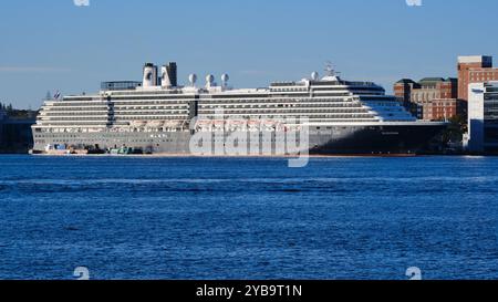 mme Zuiderdam de Holland America Line, navire de croisière dans le port de Halifax (Nouvelle-Écosse), le 17 octobre 2024 Banque D'Images